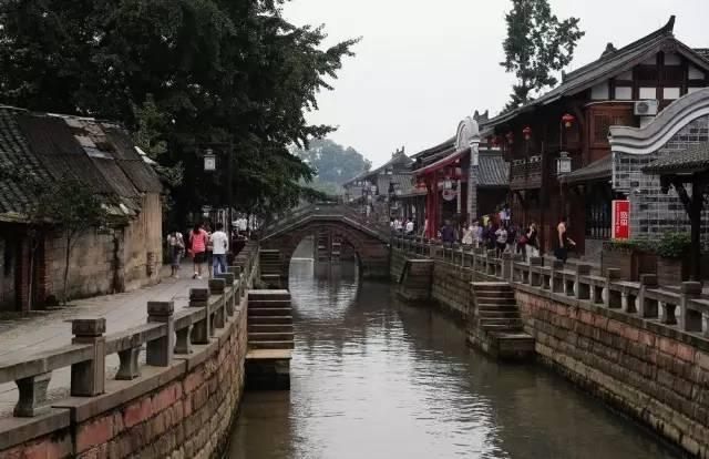 一个水池。单开甲管十八分钟注满，单开乙管22分钟注满，现在水池里有六分之一的水，如果甲乙两管同时开游戏画面